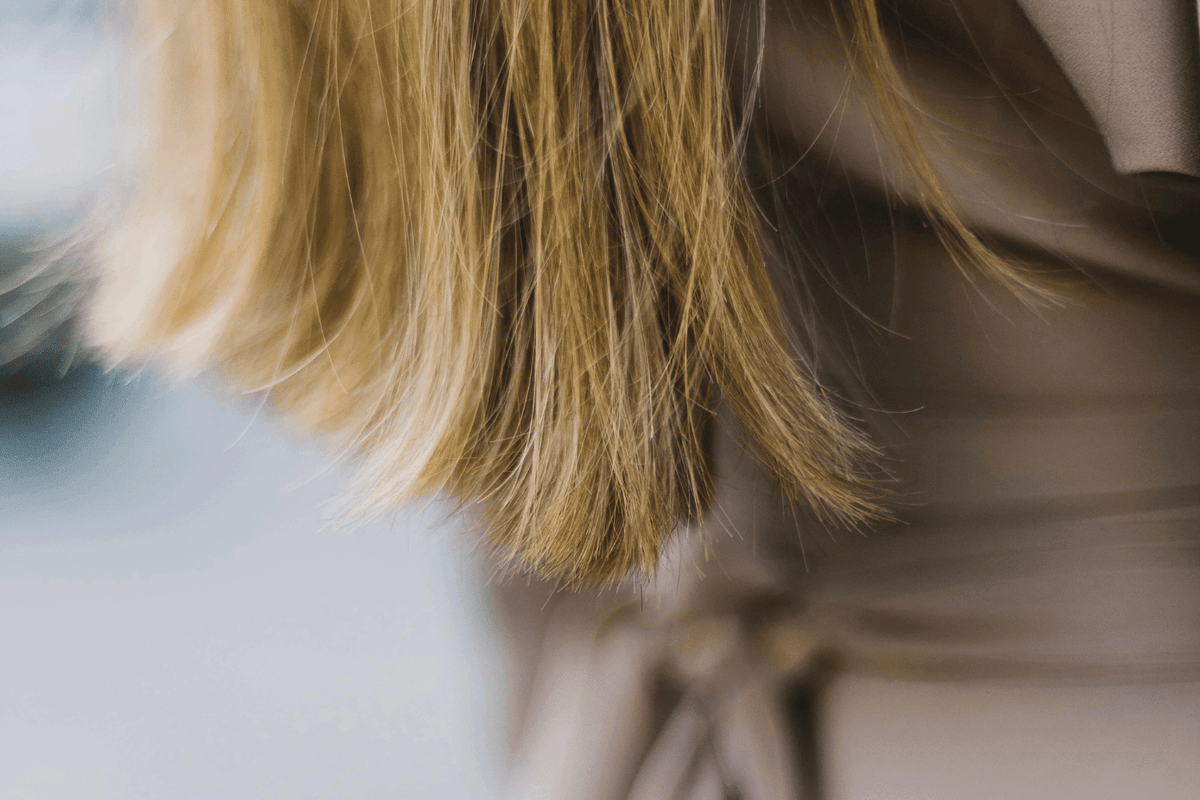 Lissage et humidité : comment garder ses cheveux lisses (guide 2026)